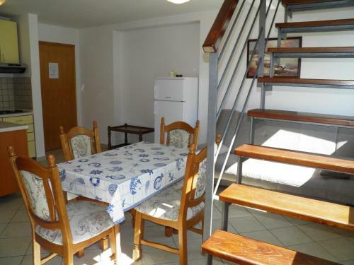 Apartment Mrle L.