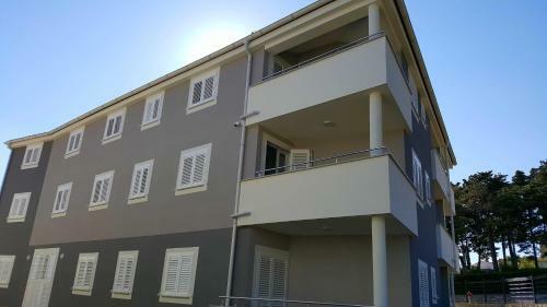 Apartments Crnekovic 8a
