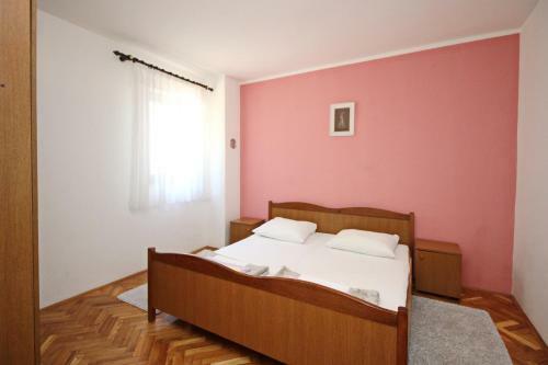 Apartments Karamarko