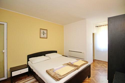 Apartments Karamarko