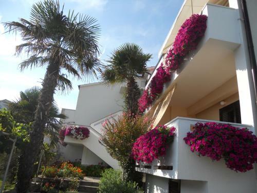 Apartments Mihali? I