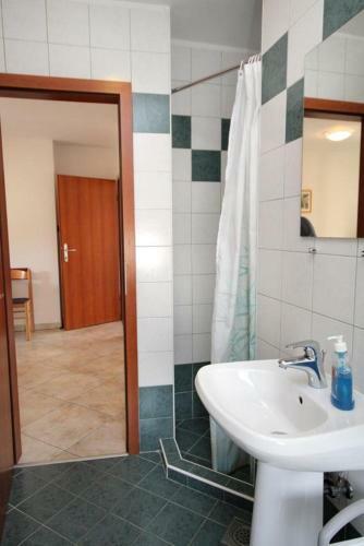 Apartments With A Parking Space Baska (krk) - 5444