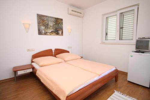 Hostal Double Room Baska Voda 6704a