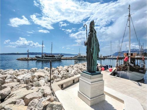 Three-bedroom Apartment In Baska Voda