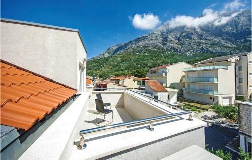 Three-bedroom Apartment In Baska Voda