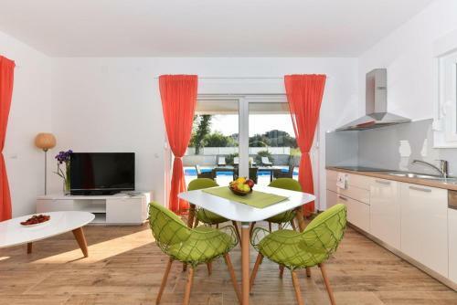 Crowonder Bay Villa