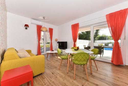 Crowonder Bay Villa