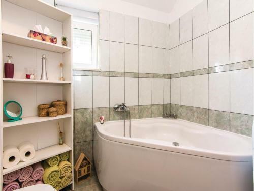 Four-bedroom Holiday Home In Bibinje