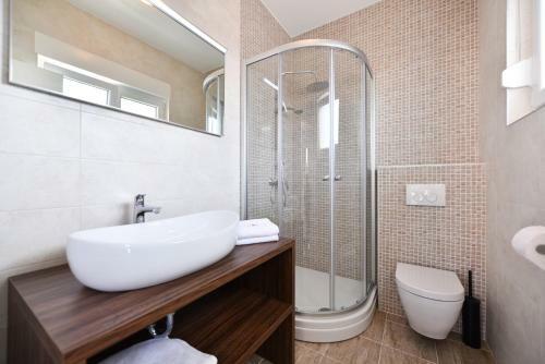 Apartamentos Crowonder Harbor Villa