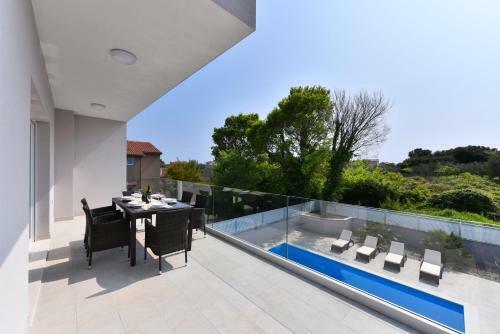 Apartamentos Crowonder Harbor Villa