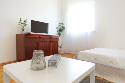Apartment 877-1