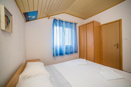 Apartments With A Parking Space Bol (brac) - 12980