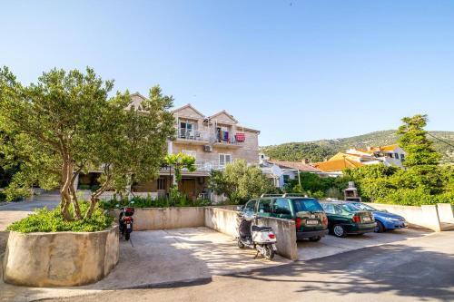 Apartments With A Parking Space Bol (brac) - 12980