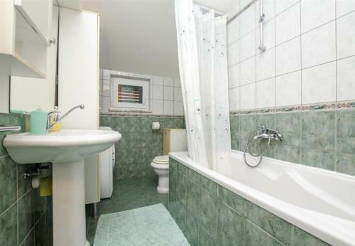 Hostal Apartments And Rooms Mate 1