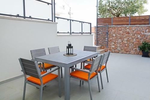 Bol Apartments Anna