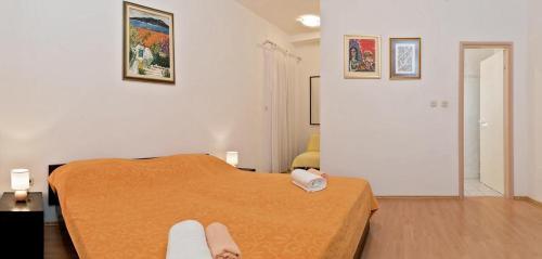 Apartments And Rooms With Parking Space Bol (brac) - 15418