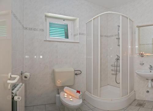 Apartments And Rooms With Parking Space Bol (brac) - 15418