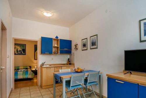 Apartments And Rooms With Parking Space Bol (brac) - 15418
