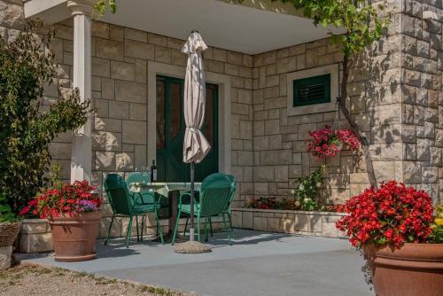 Apartments And Rooms With Parking Space Bol (brac) - 15418