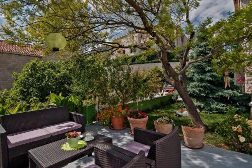 Apartments And Rooms With Parking Space Bol (brac) - 15418