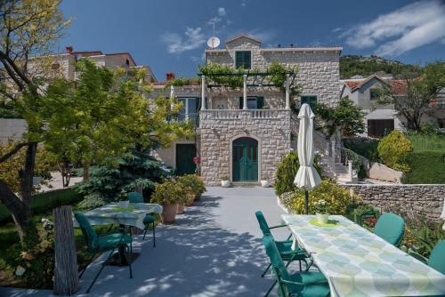 Apartments And Rooms With Parking Space Bol (brac) - 15418