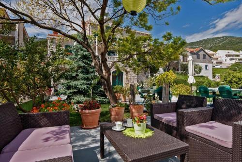 Apartments And Rooms With Parking Space Bol (brac) - 15418