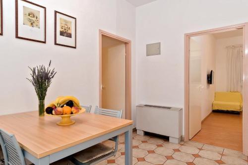 Apartments And Rooms With Parking Space Bol (brac) - 15418