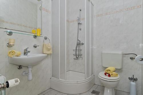 Apartments And Rooms With Parking Space Bol (brac) - 15418