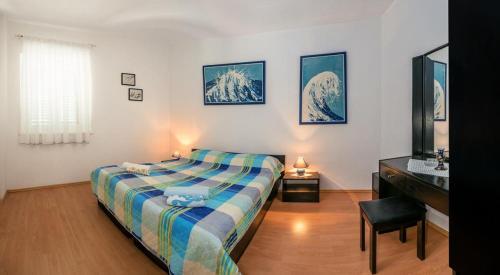 Apartments And Rooms With Parking Space Bol (brac) - 15418