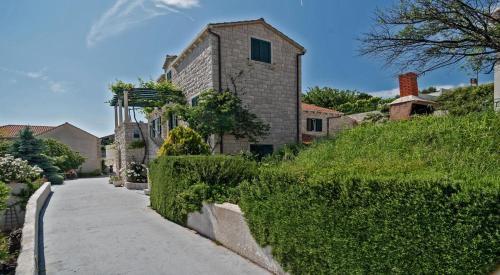 Apartments And Rooms With Parking Space Bol (brac) - 15418