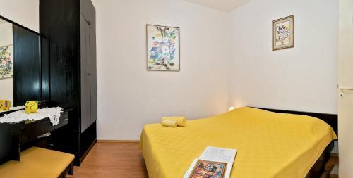 Apartments And Rooms With Parking Space Bol (brac) - 15418