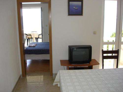 Apartments By The Sea Brela (makarska) - 13052