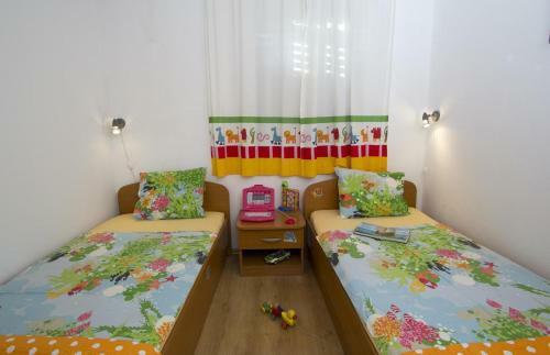 Apartments By The Sea Brela (makarska) - 11821