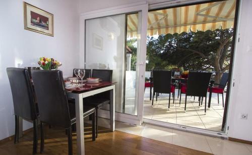 Apartments By The Sea Brela (makarska) - 11821