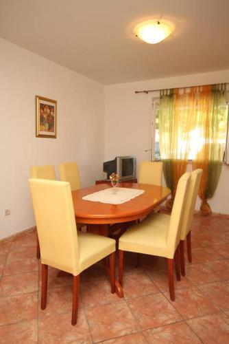 Apartments By The Sea Brela (makarska) - 6688