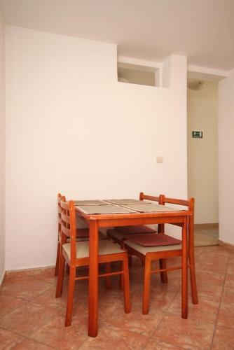 Apartments By The Sea Brela (makarska) - 6688