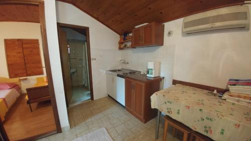 Apartments By The Sea Brela (makarska) - 16065