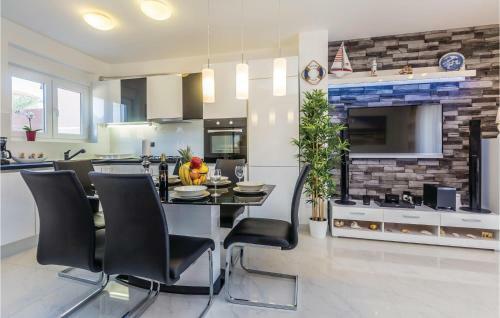 Two-bedroom Holiday Home In Brzac