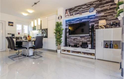 Two-bedroom Holiday Home In Brzac