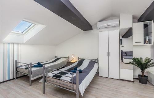 Two-bedroom Holiday Home In Brzac
