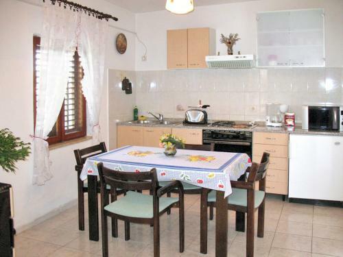 Holiday Home Turcic (mlk105)