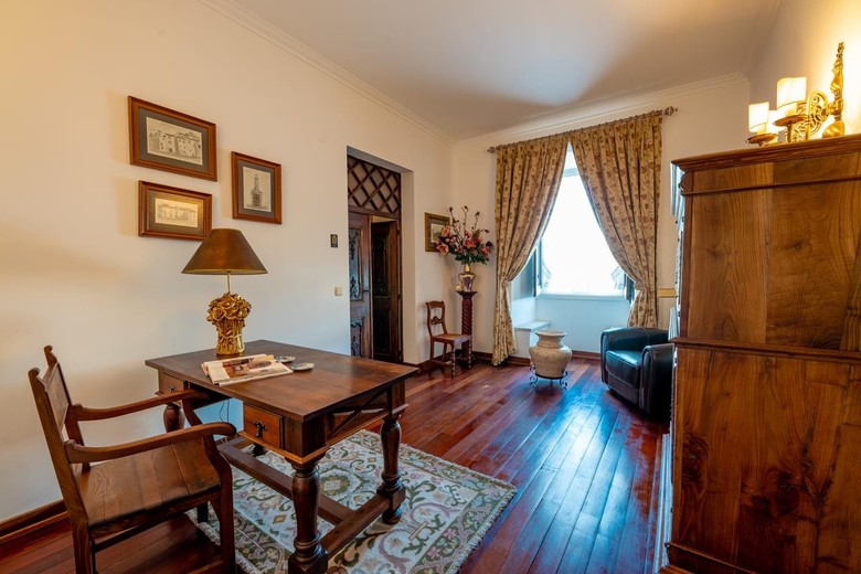 Hotel Casa Amarela Th & National Monument