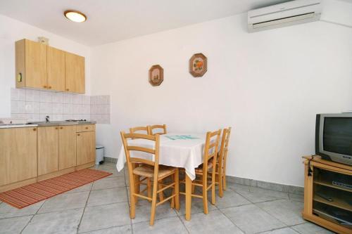 Apartments With A Parking Space Crikvenica - 5532