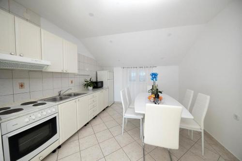 Apartment Crikvenica 12116c