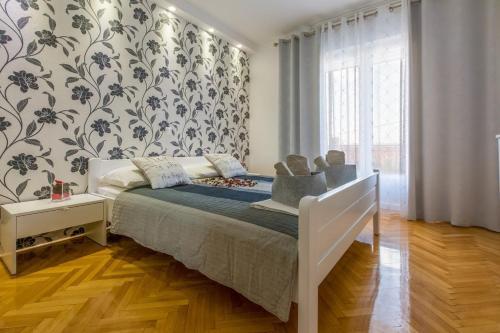 Apartments In Crikvenica 14220