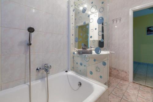 Apartments In Crikvenica 14220