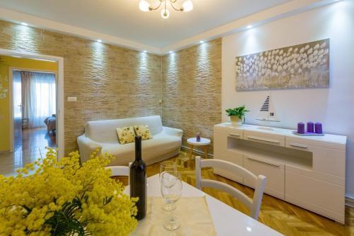 Apartments In Crikvenica 14220
