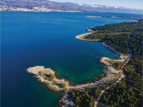 Three-bedroom Holiday Home In Dobrinj