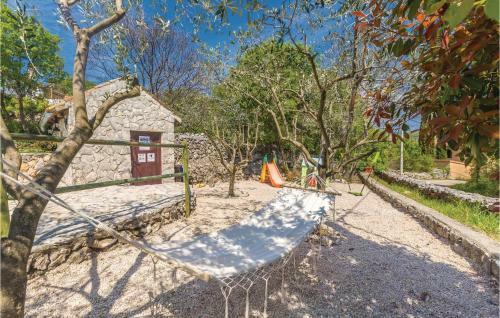 Three-bedroom Holiday Home In Dobrinj