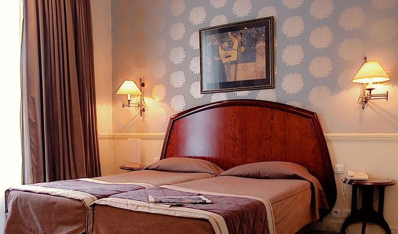 Hotel Elysees Ceramic